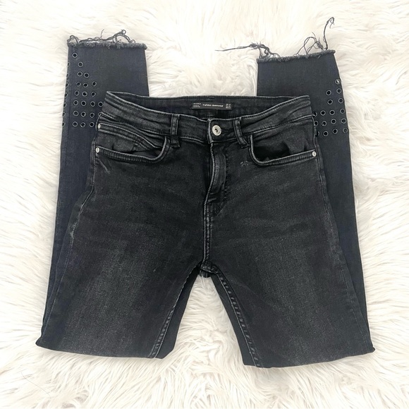 COPY - Zara | high rise distressed ankle raw hem rivetted jeans 2 - Picture 2 of 12